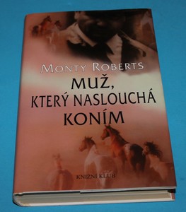 Muž, který naslouchá koním
