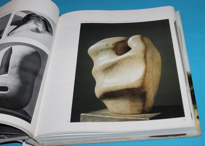 Henry Moore Plastiky a myšlenky kolem nich
