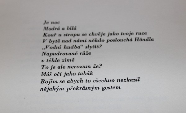 Blues v modré a bílé - Hrabě