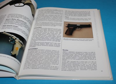 Revolvery a pistole Krátké ruční palné zbraně