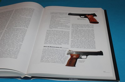 Velká encyklopedie pistolí a revolverů