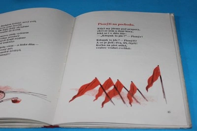 Pod prapory Verše pro děti k recitaci