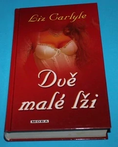 Dvě malé lži - Carlyle