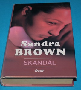 Skandál - Brown