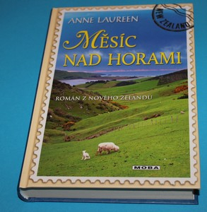 Měsíc nad horami - Laureen