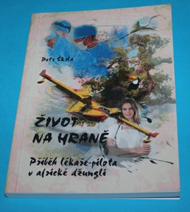 Život na hraně Příběh lékaře pilota v africké džungli