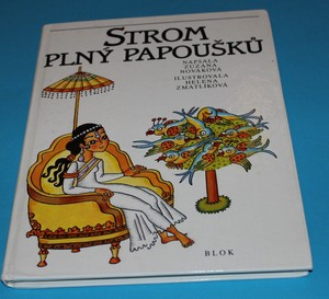 Strom plný papoušků